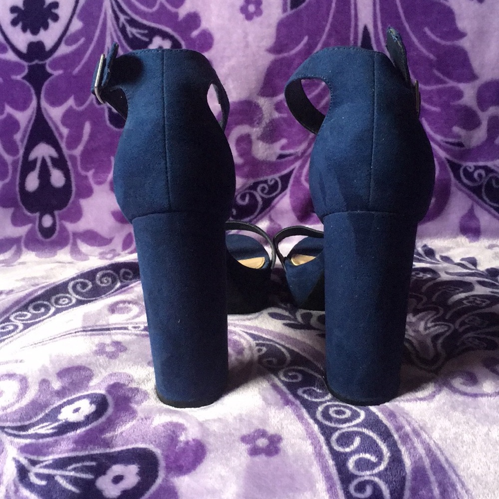 Heels - Picture 4 of 5